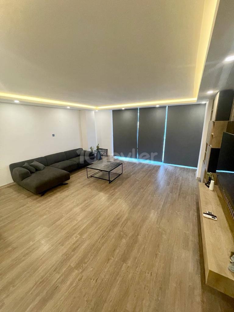 Kıbrıs Girne Merkez’de Lüks Satılık 1+1 Eşyalı Daire