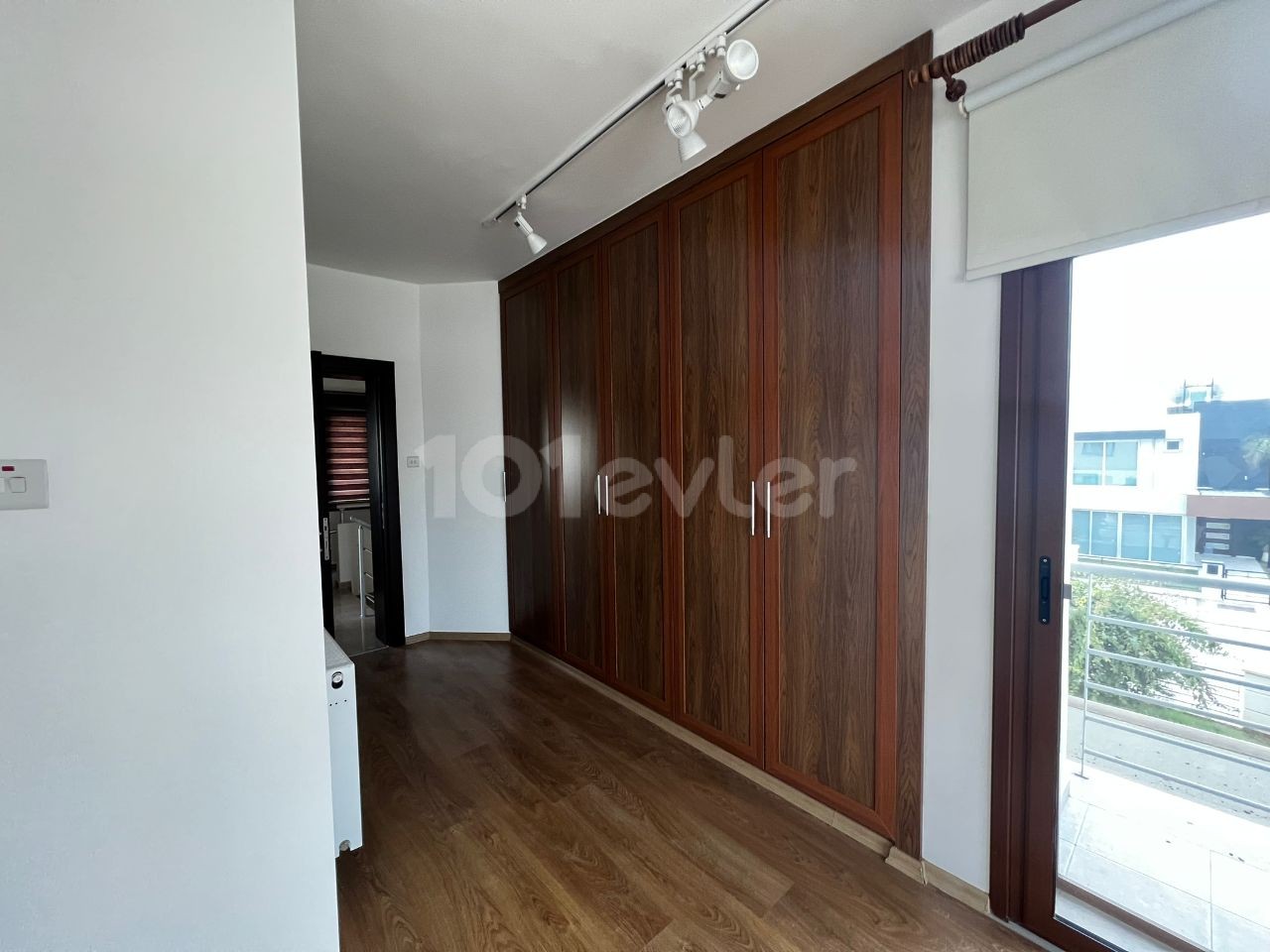 Kıbrıs Lefkoşa Hamitköy'de kiralık 4+1 modern villa