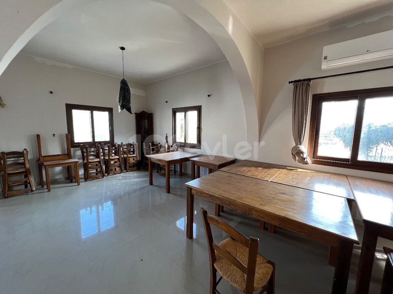 Kıbrıs Girne Ozanköy’de Kiralık Full Eşyalı Şık Tasarımlı Restorant