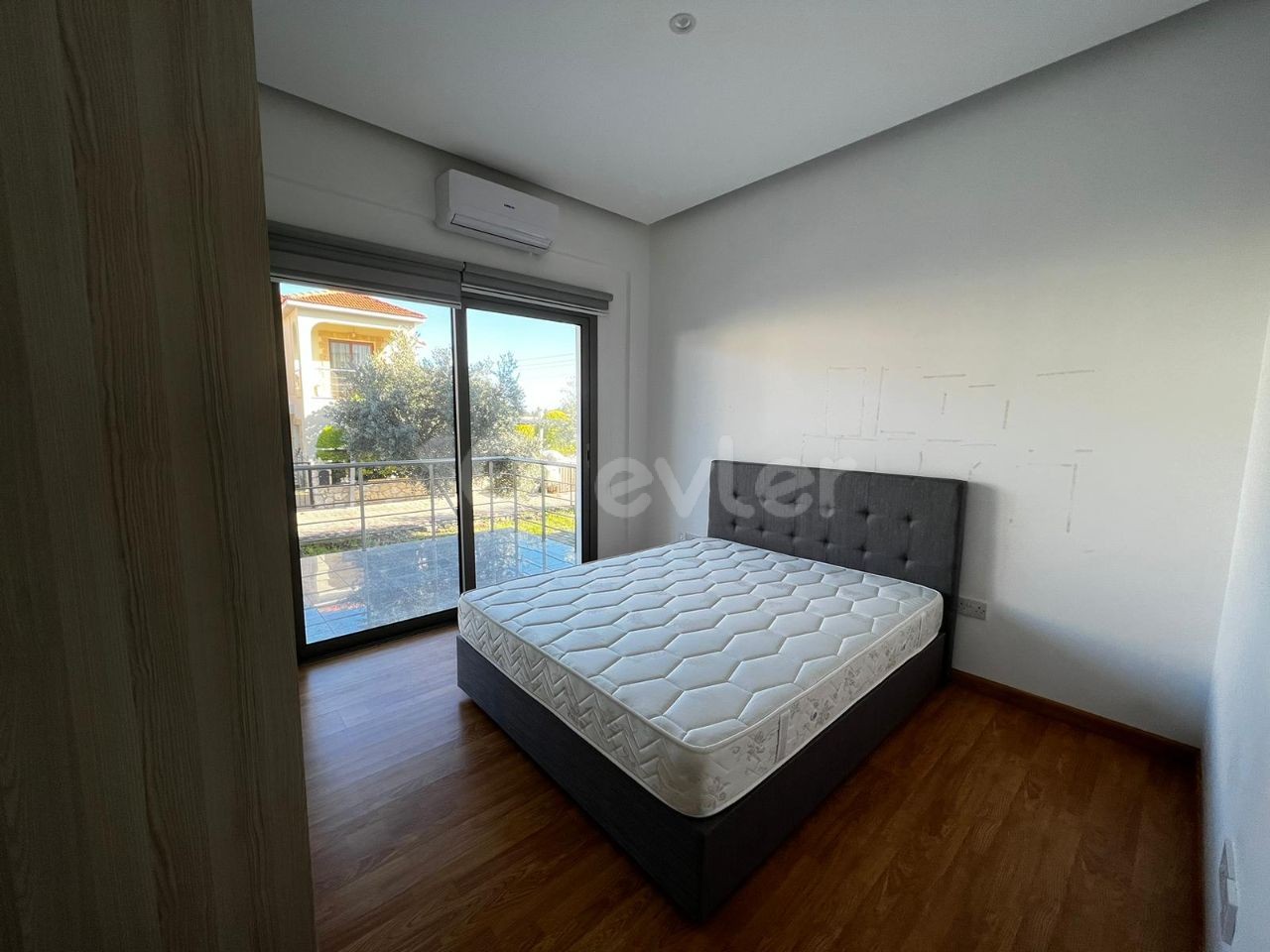 Kıbrıs - Girne - Edremit'de Full Eşyalı zemin kat kiralık  2+1 Modern Daire