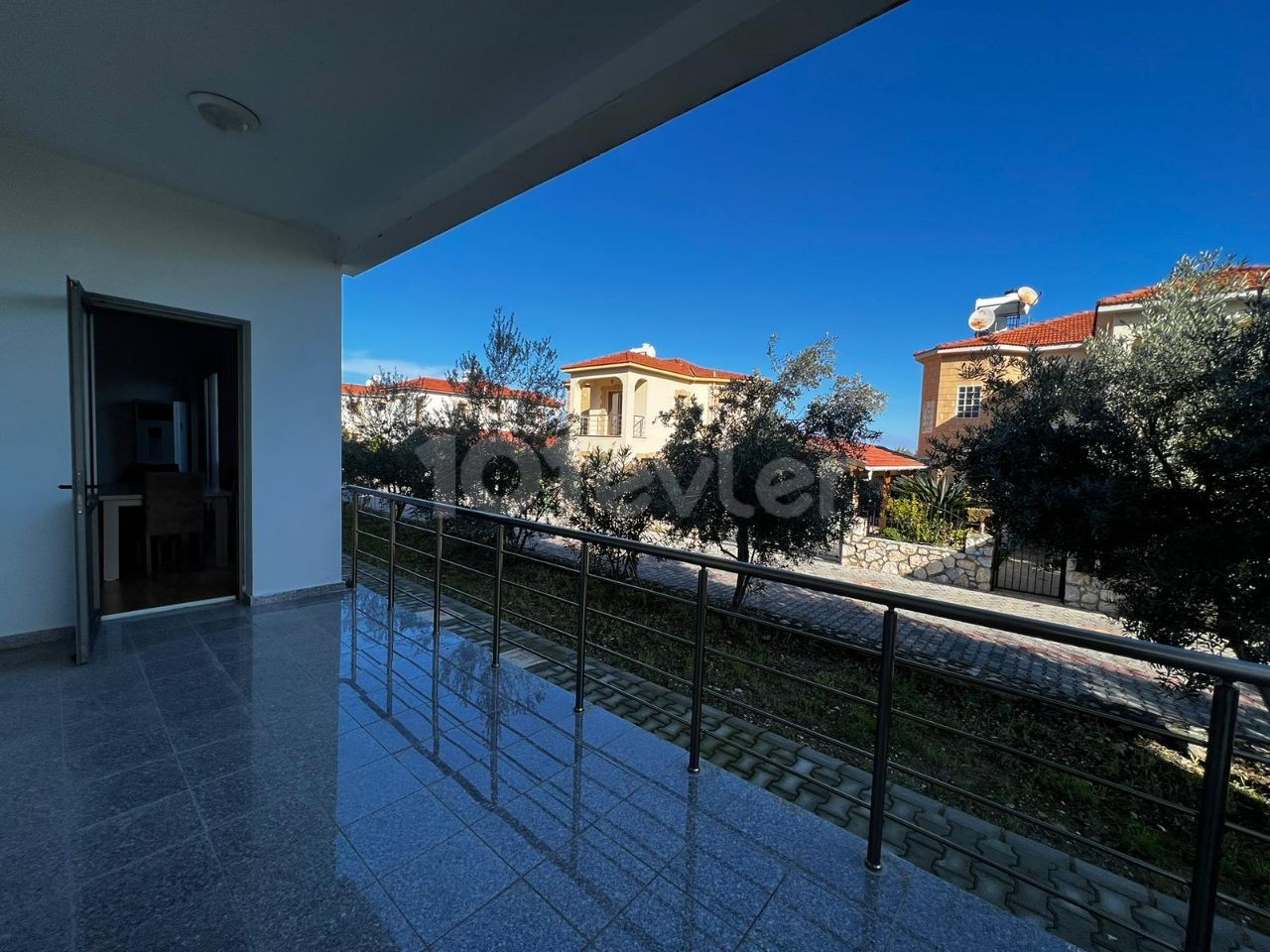 Fully Furnished ground floor 2+1 Modern Flat for rent in Cyprus - Kyrenia - Edremit