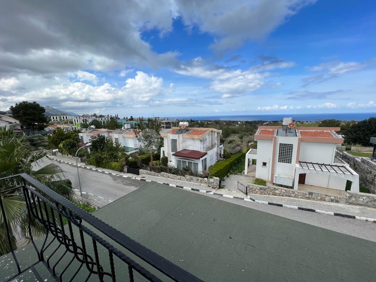 Zypern Girne Çatalköy Freistehende 3+1 Villa zum Verkauf mit vollem Meer- und Bergblick
