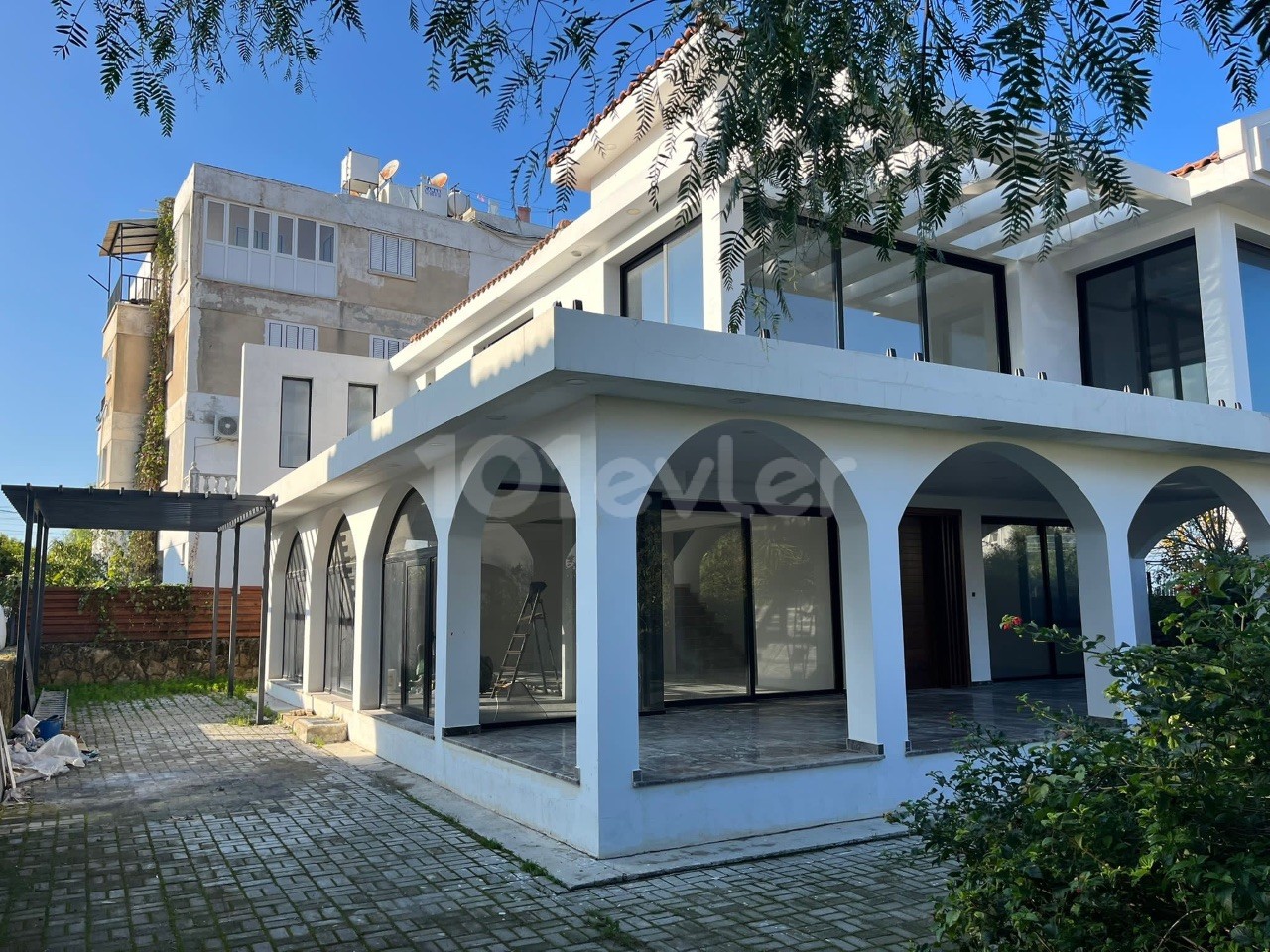 Unmöblierte 4+2 Villa zu verkaufen in Zypern Kyrenia Karaoglanoglu Gehweite zum Meer