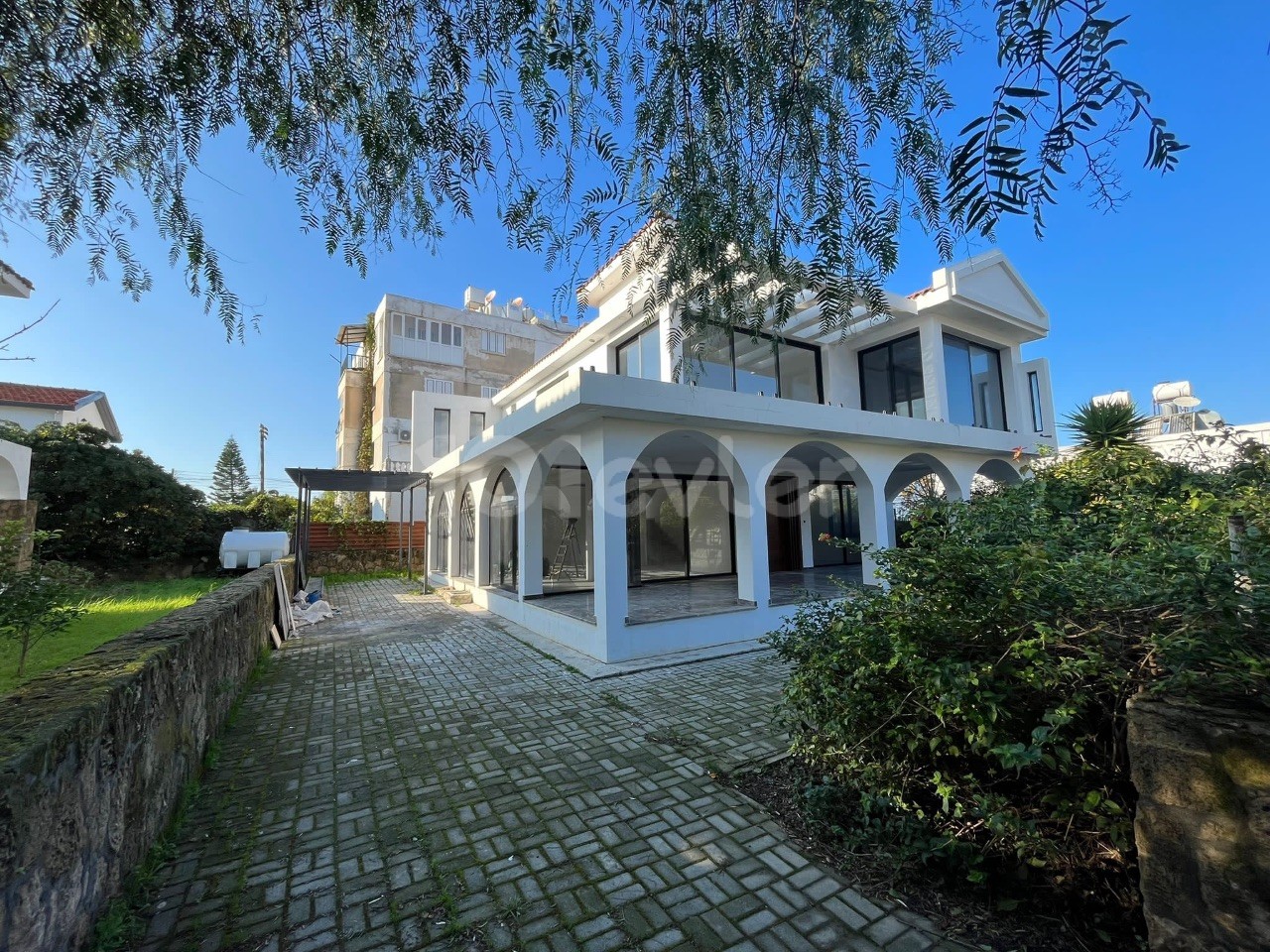 Unmöblierte 4+2 Villa zu verkaufen in Zypern Kyrenia Karaoglanoglu Gehweite zum Meer