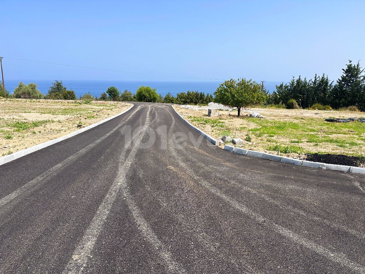 BEREITE PARZELLEN ZUM VERKAUF ÜBER DEM STRAND IN ESENTEPE / INFRASTRUKTUR IST BEREIT UND ASPHALT IST AUFGESCHÜTTET / JEDES GRUNDSTÜCK SEPARATE URKUNDE / 700 m ZUM MEER !!!