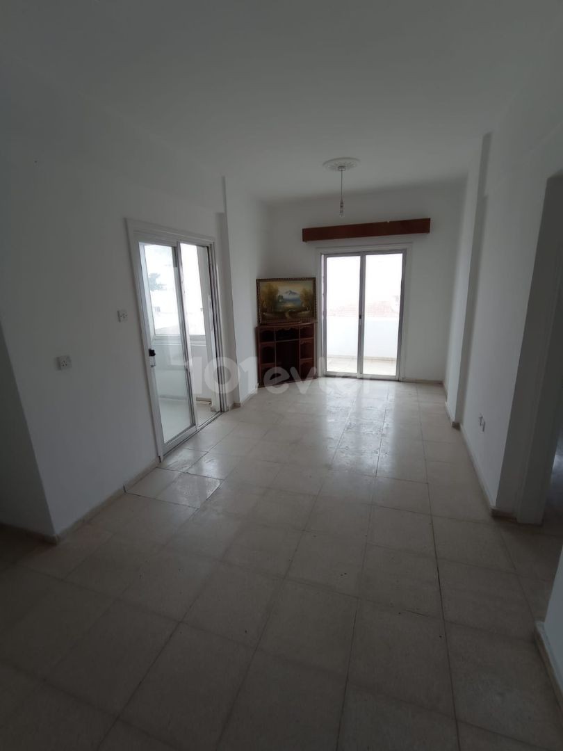 2+1 NEWLY REFURBISHED APARTMENT IN THE CENTER OF FAMAGUSTA