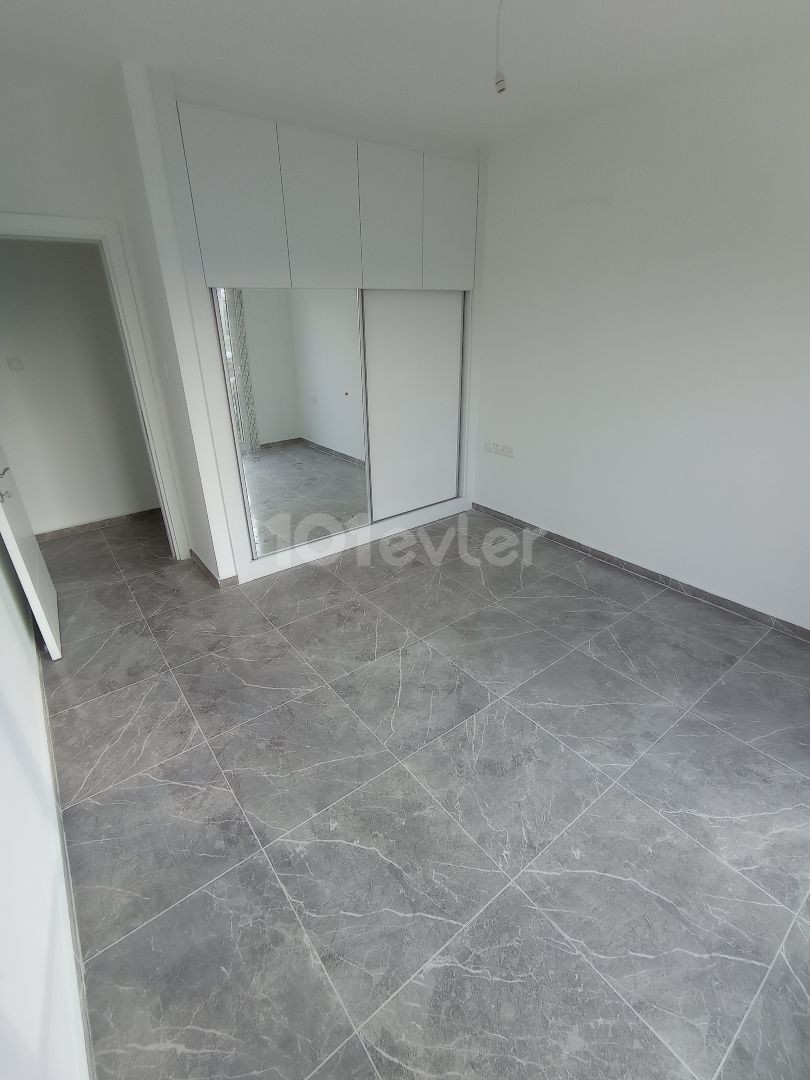 2+1 (90m2) geräumige neue Wohnung in Yeniboğaziçi