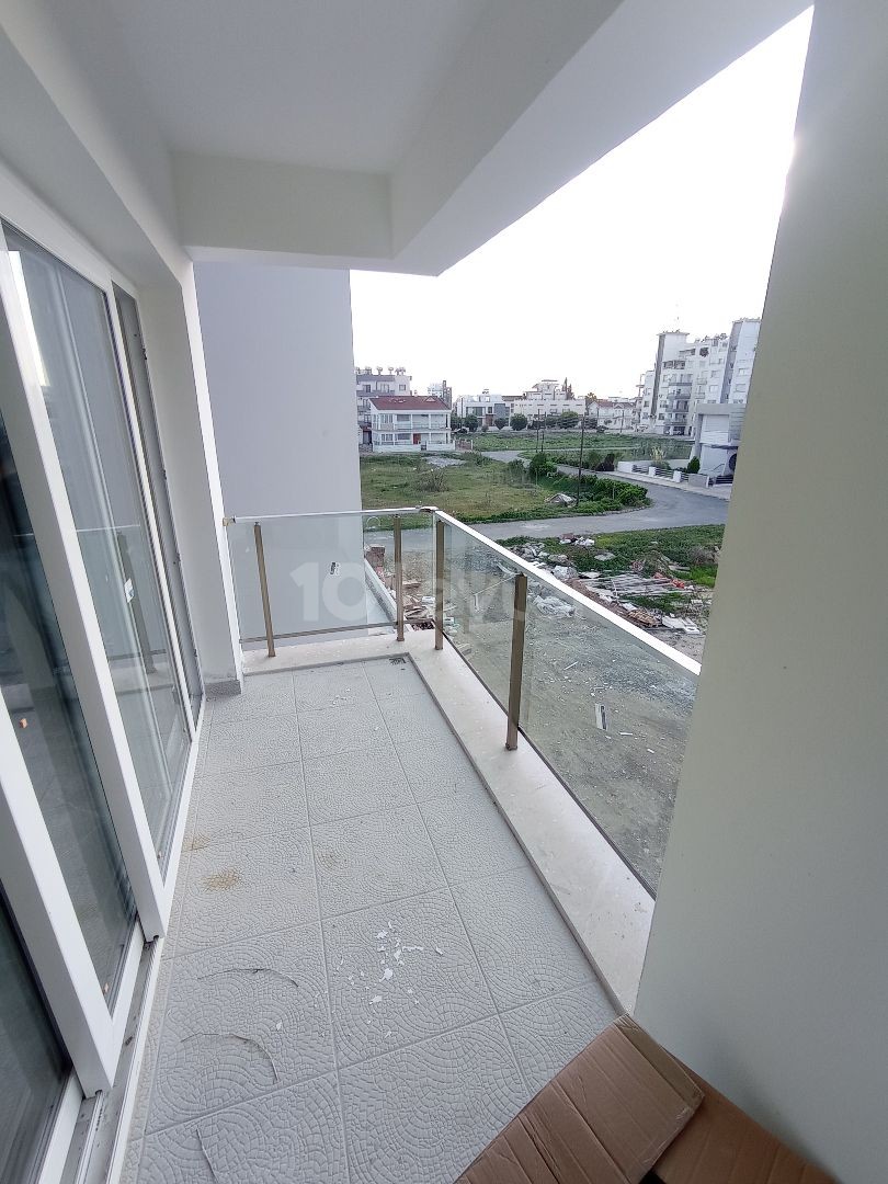 2+1 (90m2) geräumige neue Wohnung in Yeniboğaziçi