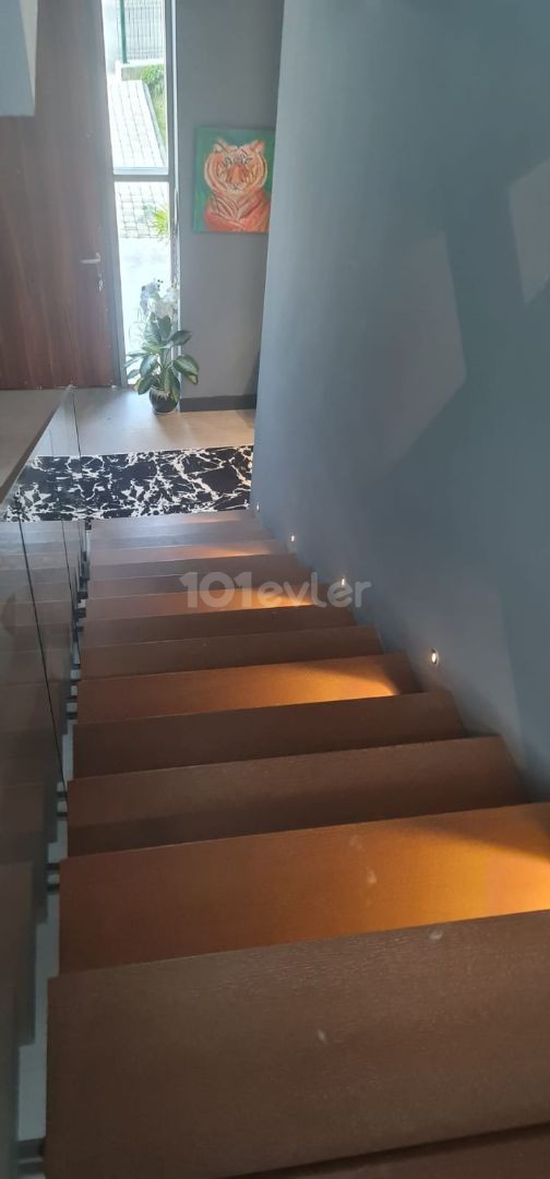 SATILIK ÖZANKOY'DE LÜX 3+1IKIZ VILLA SIFIR FULL EŞAYLI 