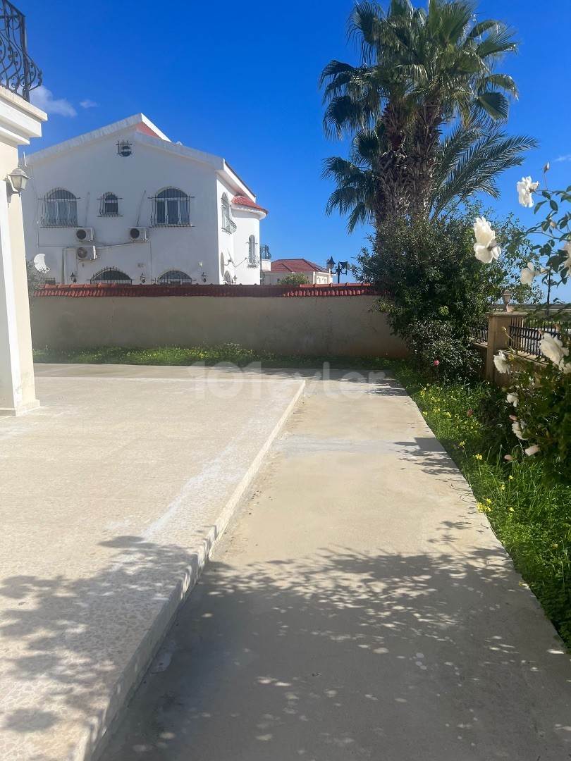 Königlich. Spezial für Tutar: 4+1 Villa zur Miete in Long Beach