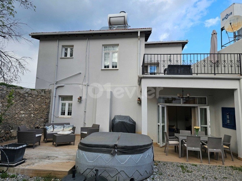 Angemessener Preis! 2+1 Charmantes Zypernhaus im Dorf Özanköy, östlich von Kyrenia