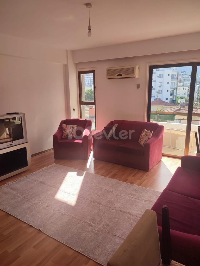 GİRNE MERKEZ'DE KİRALIK FULL EŞYALI 3+1 DAİRE!!