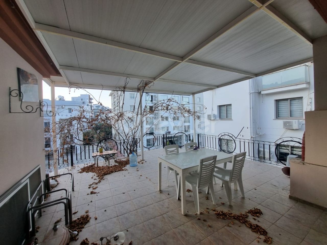 GİRNE MERKEZ'DE FULL EŞYALI SATILIK 2+1 PENTHOUSE!!