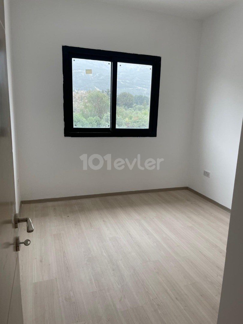 2+1 ZERO-WOHNUNG ZUM VERKAUF IN KYRENIA LAPTA, fußläufig zum Meer!!