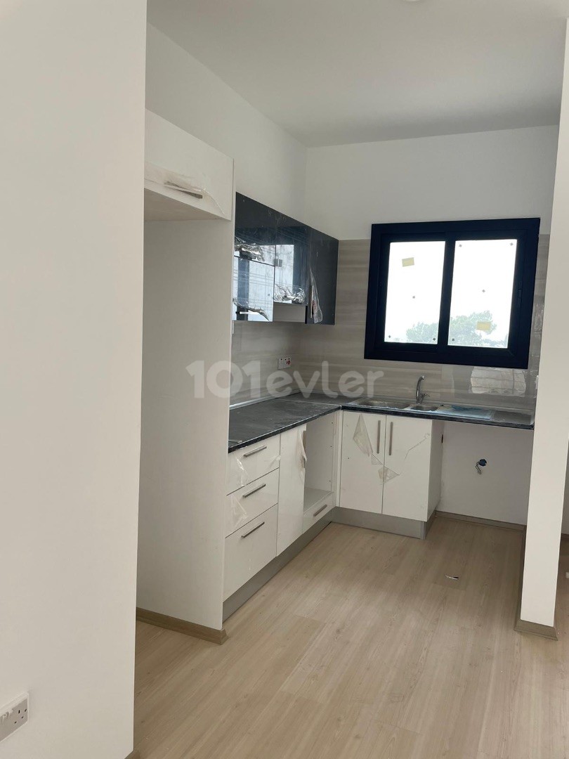 2+1 ZERO-WOHNUNG ZUM VERKAUF IN KYRENIA LAPTA, fußläufig zum Meer!!