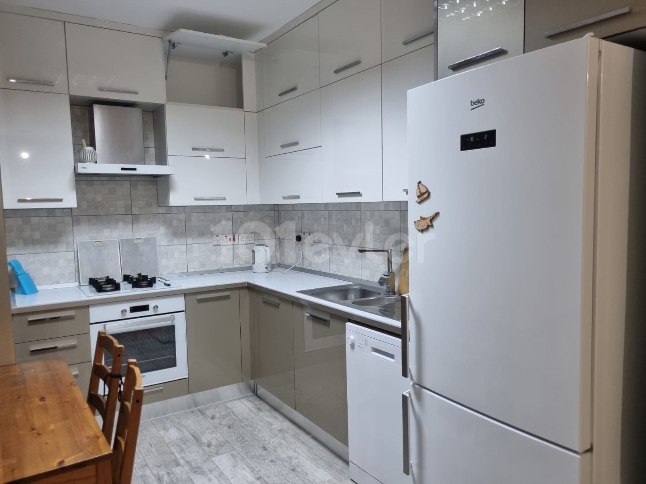 2+1 LUXURIÖSE WOHNUNG ZU VERMIETEN IM KYRENIA CENTER!!