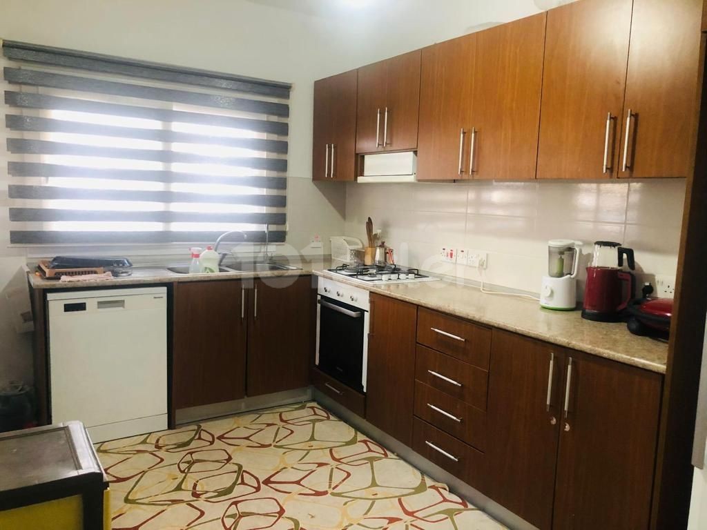 3+1 FLAT FOR SALE IN KYRENIA CENTER WITH PRIVATE GARDEN, FULLY FURNISHED AT BARGAIN PRICE!! TURKISH TITLE!!