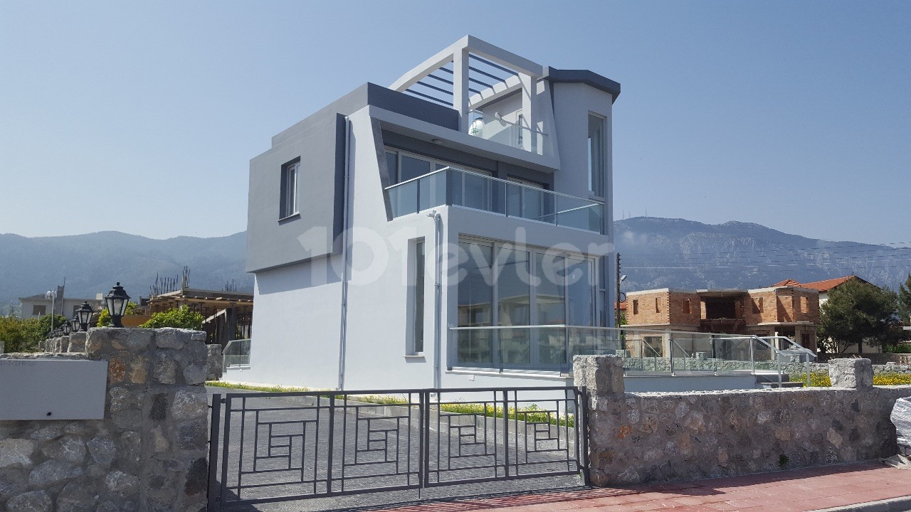 3+1 MODERNE VILLA MIT GROSSEM GARTEN ZU VERKAUFEN IN ALSANCAK, KYRENIA!!