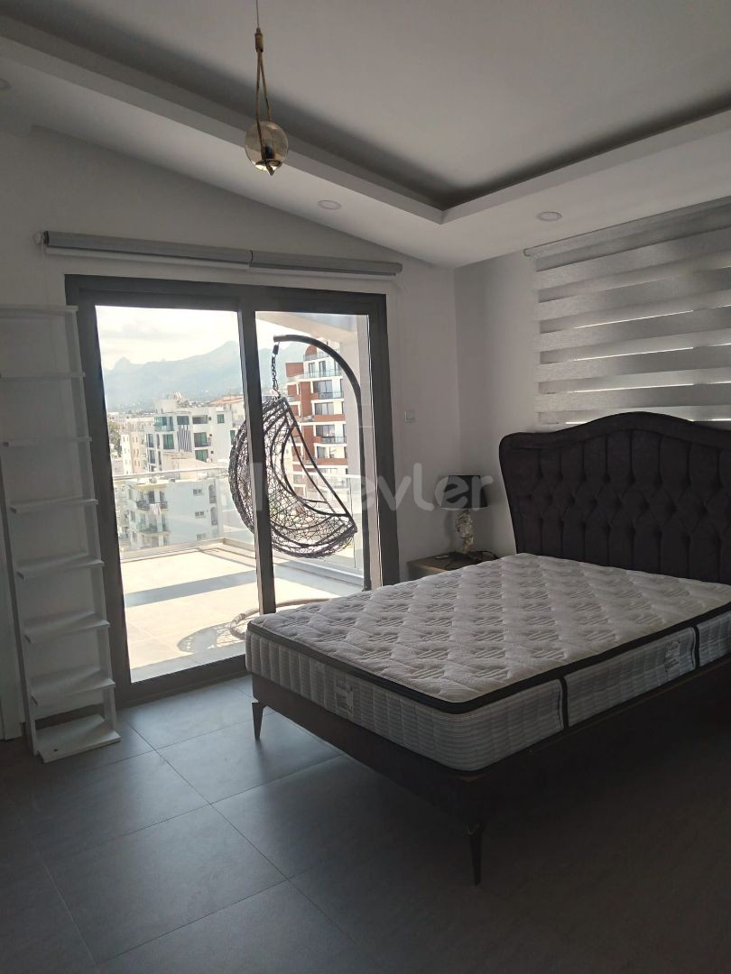 ERSTAUNLICHES PENTHOUSE MIT 3 SCHLAFZIMMERN IN GIRNE