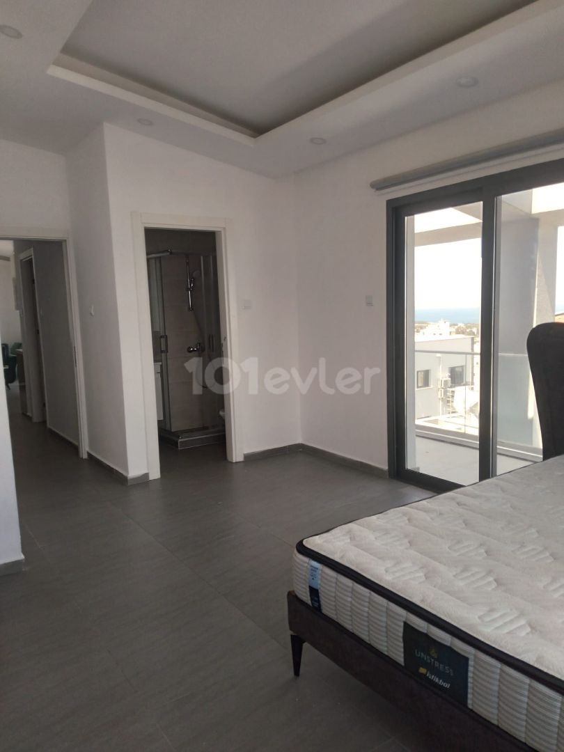 ERSTAUNLICHES PENTHOUSE MIT 3 SCHLAFZIMMERN IN GIRNE