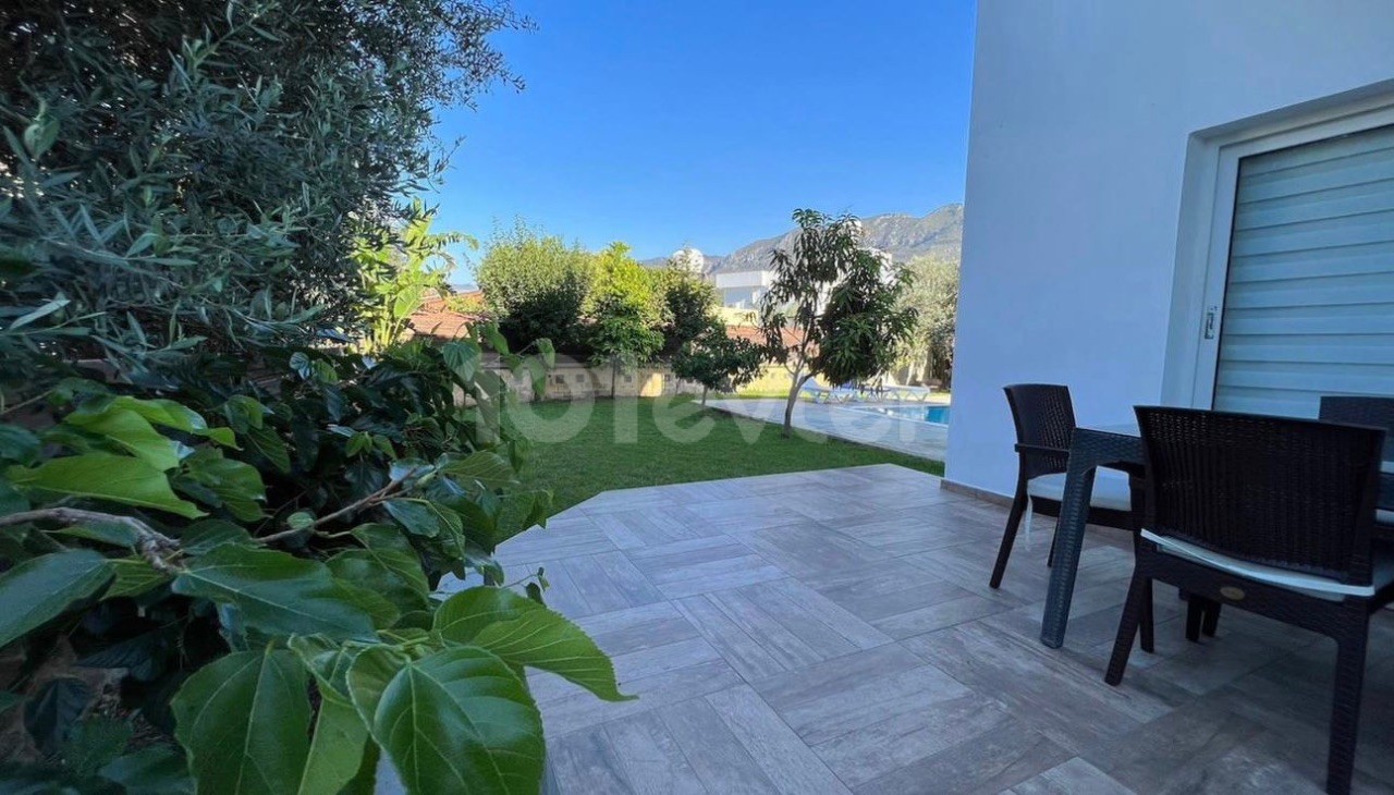 VILLA MIT POOL ZU VERKAUFEN IN EINEM HALBEN HEKTAR LAND IN GİRNE ALSANCAK, ZU VERKAUFEN ZU EINEM GELEGENHEITSPREIS!!!