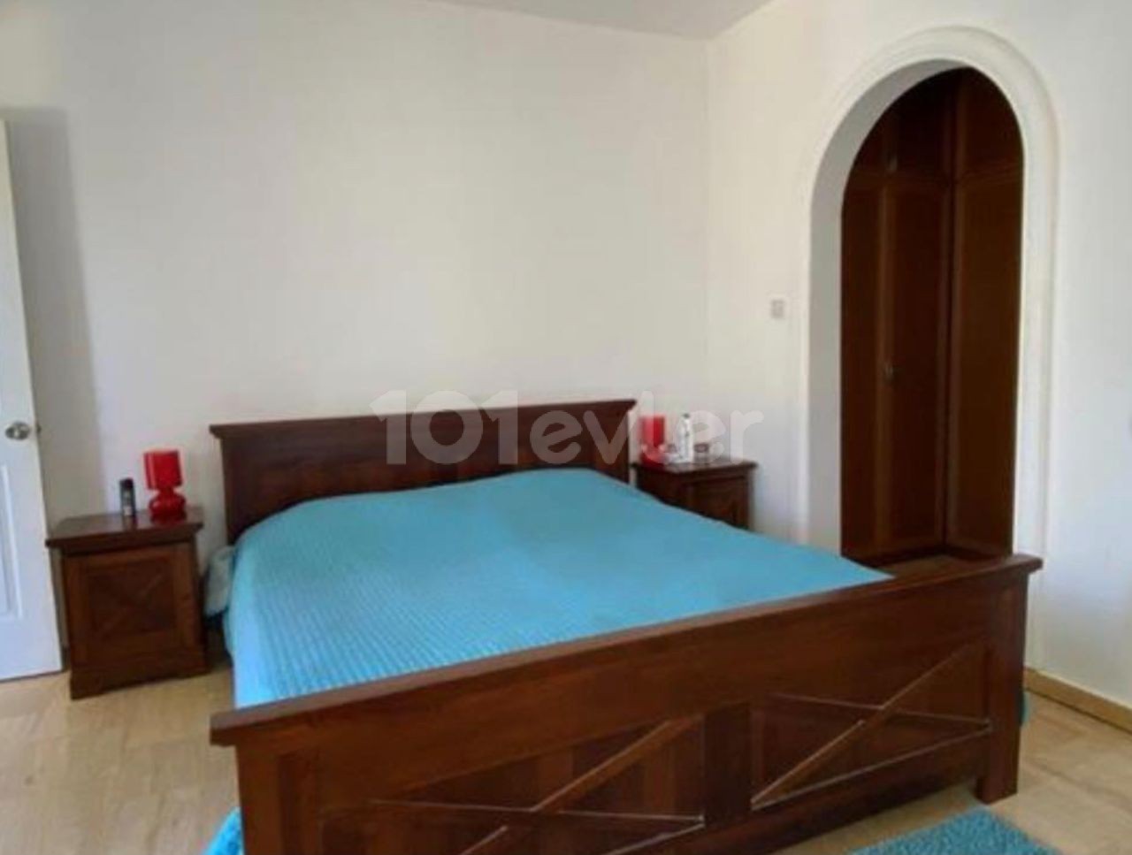 Girne Alsancak'ta ,Satılık 3+1 Villa, (Özel Havuz, Teras, Şömineli Salon, Geniş Bahçe, Dağ manzarası.)