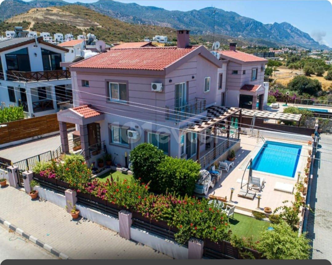 FULLY FURNISHED 4+1 VILLA WITH PRIVATE POOL FOR SALE IN GIRNE ALSANCAK