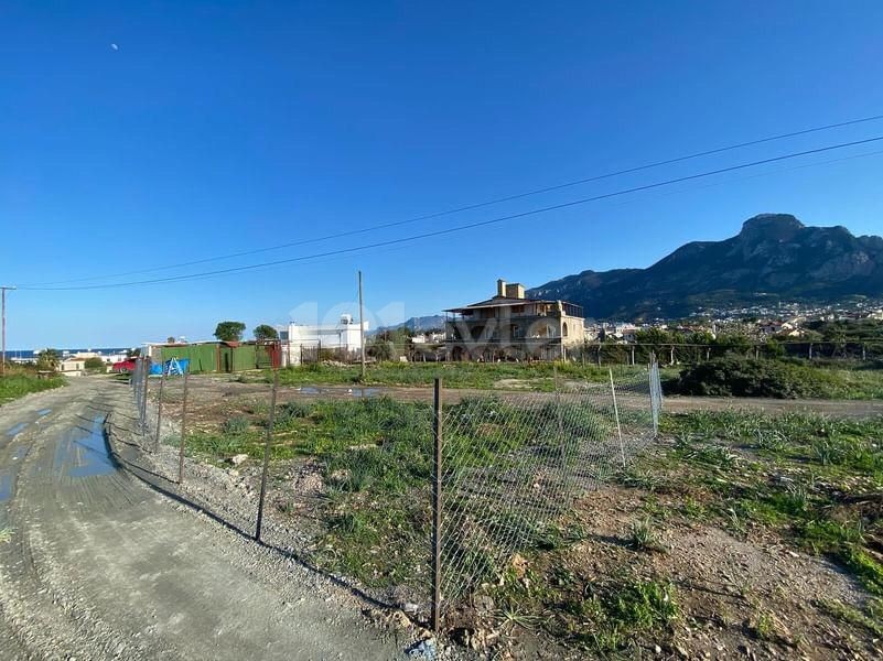 GELEGENHEIT INVESTITIONSLAND FÜR EINE VILLA AM MEER IN KARŞIYAKA, KYRENIA