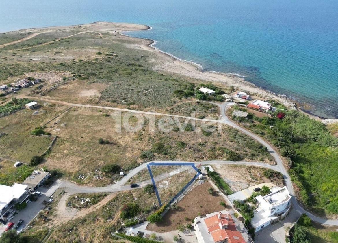 GELEGENHEIT INVESTITIONSLAND FÜR EINE VILLA AM MEER IN KARŞIYAKA, KYRENIA