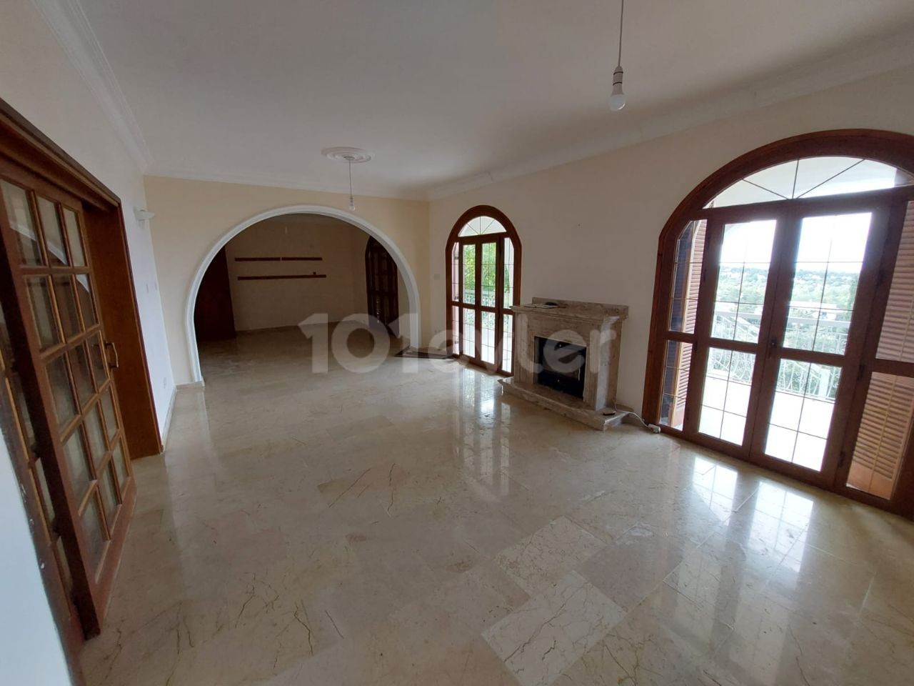 Girne, Alsancak da 4+2 Büyük Bahçeli Kiralık Villa