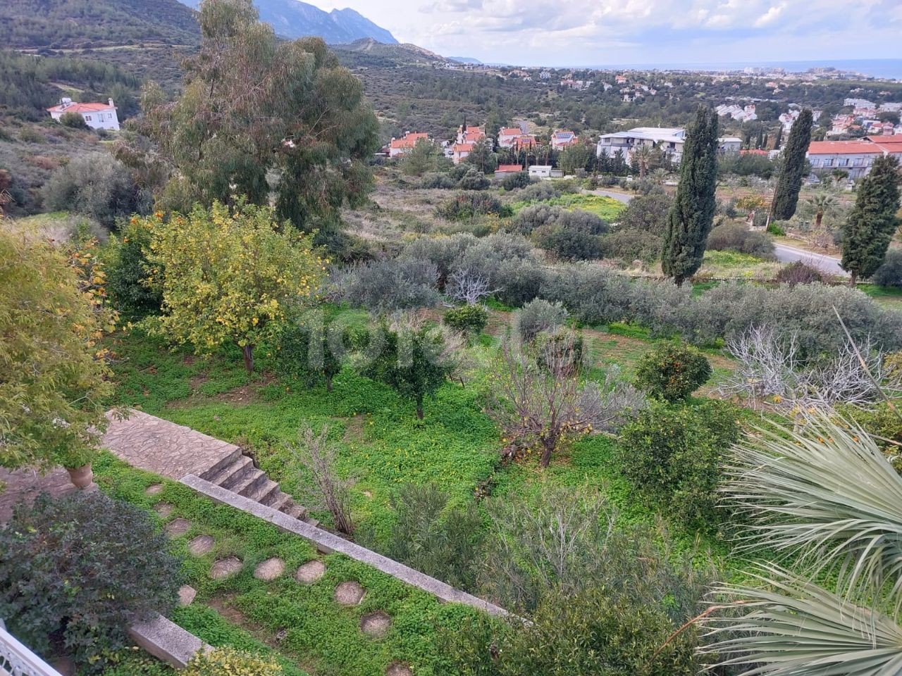 4+2 Große Gartenvilla zur Miete in Alsancak, Kyrenia ** 