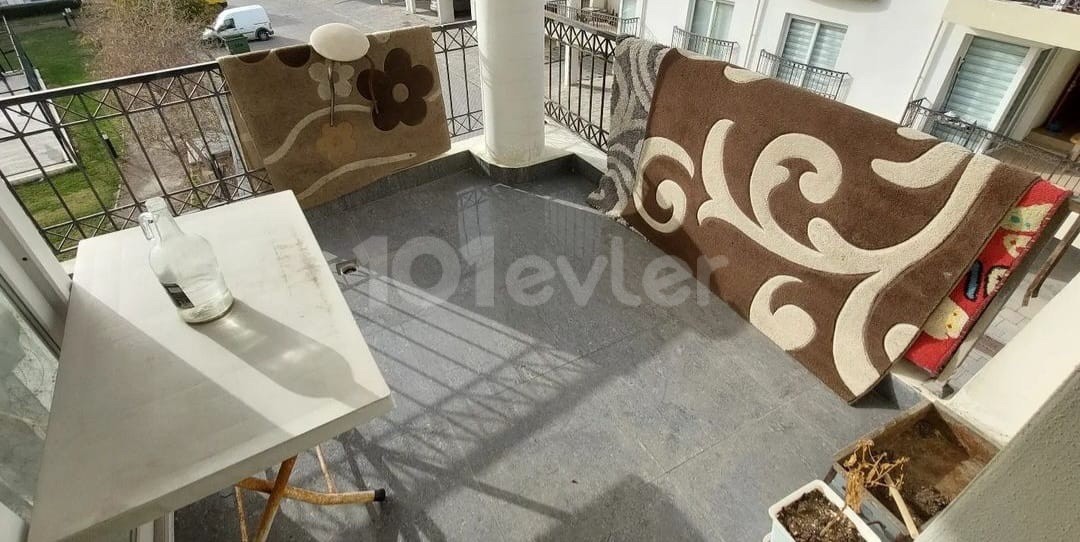 LEFKOŞA HAMİTKÖY 3+1 TURKISH COB APARTMENT WITH COMMUNAL POOL