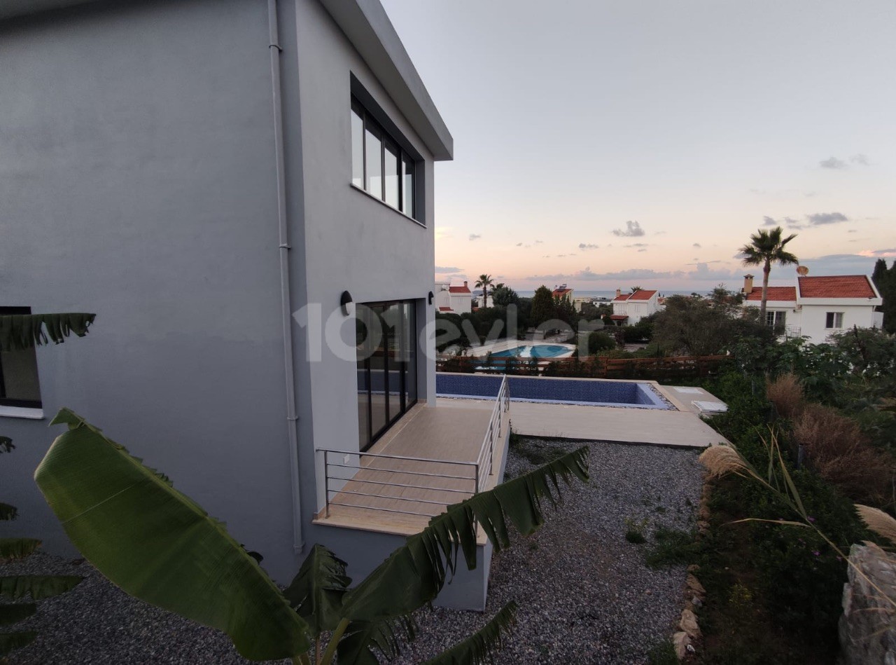 GİRNE /4+1 VILLA MIT BERG- UND MEERBLICK UND POOL IN ÇATALKÖY ** 