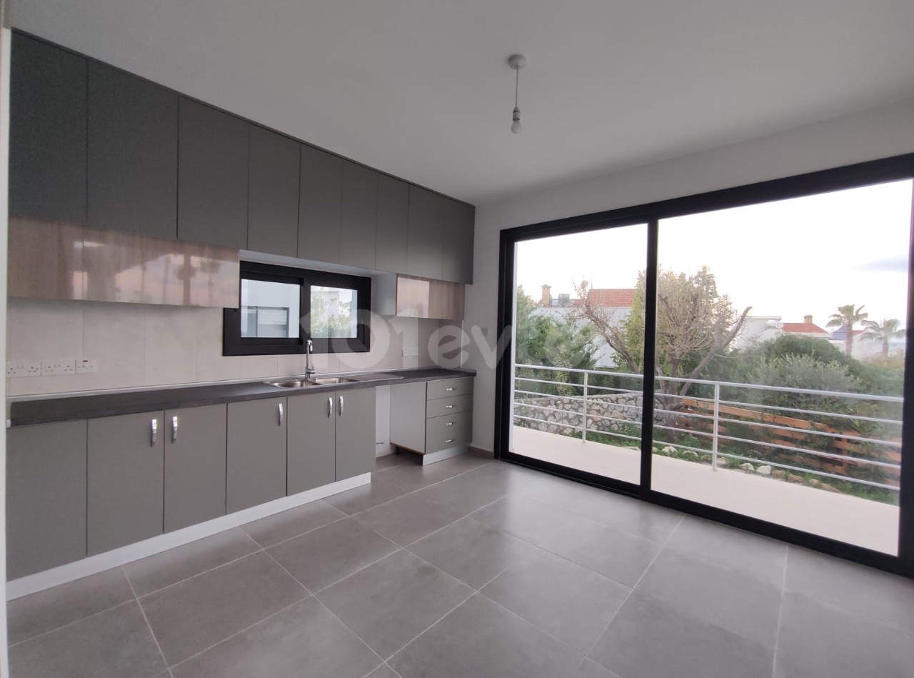 GİRNE /4+1 VILLA MIT BERG- UND MEERBLICK UND POOL IN ÇATALKÖY ** 