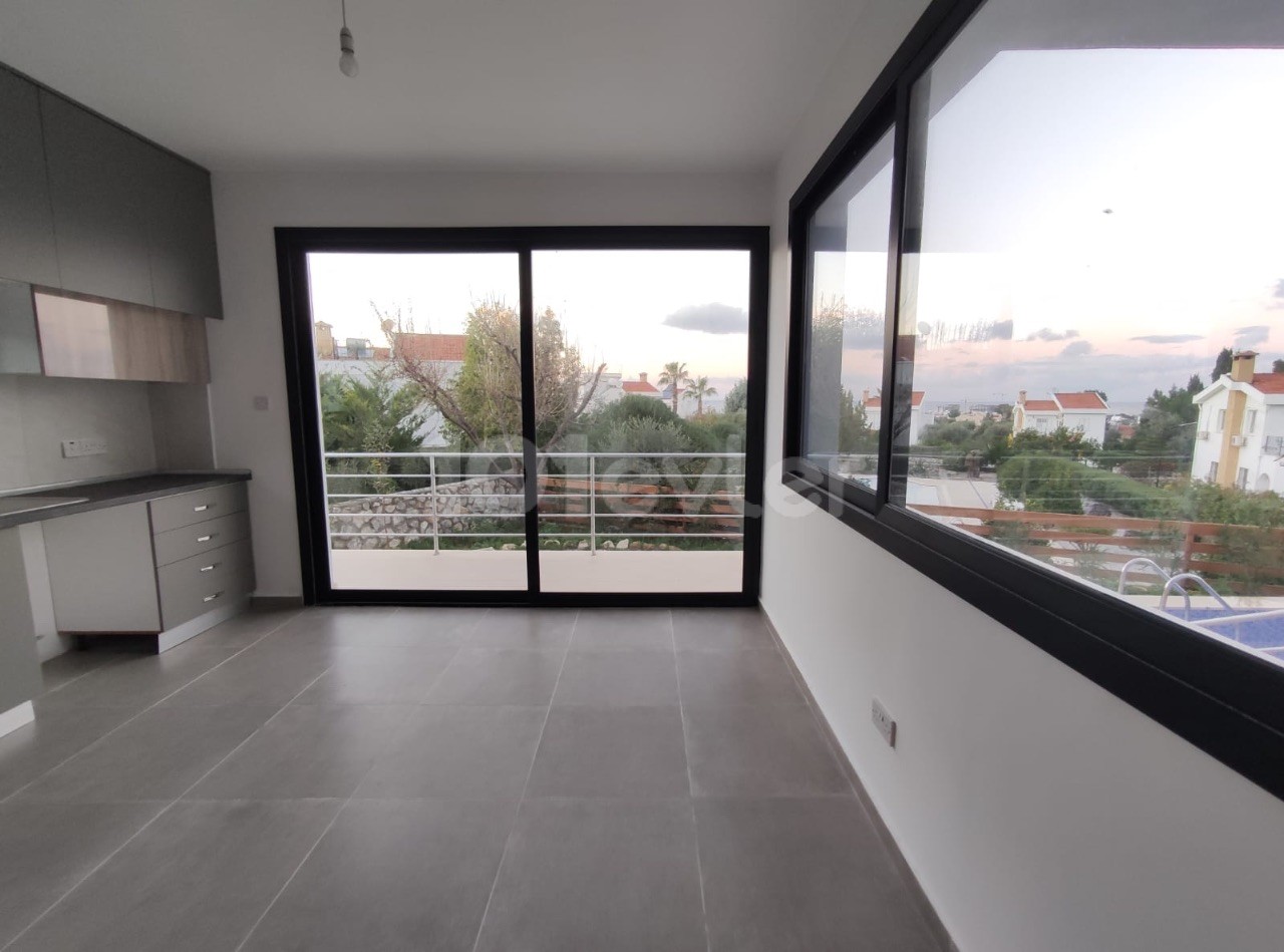 GİRNE /4+1 VILLA MIT BERG- UND MEERBLICK UND POOL IN ÇATALKÖY ** 