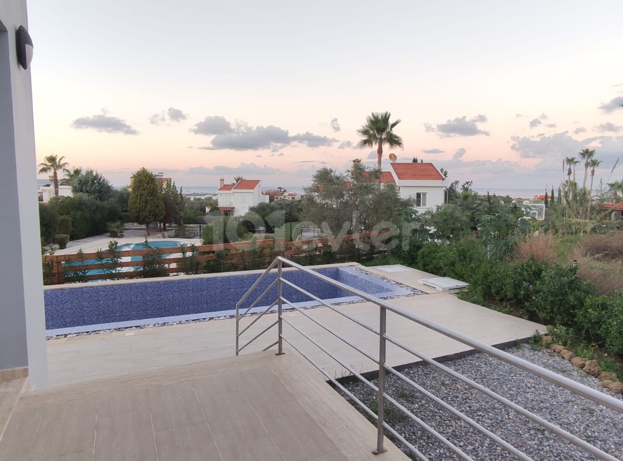 GİRNE /4+1 VILLA MIT BERG- UND MEERBLICK UND POOL IN ÇATALKÖY ** 