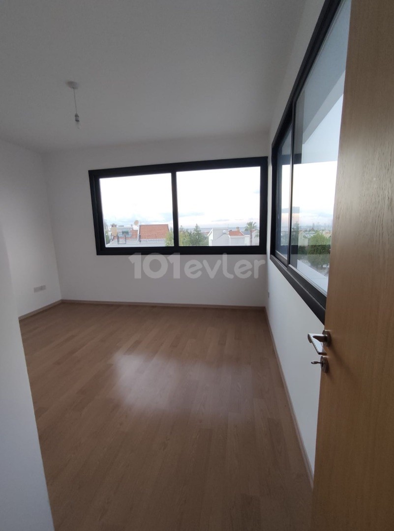 GİRNE /4+1 VILLA MIT BERG- UND MEERBLICK UND POOL IN ÇATALKÖY ** 