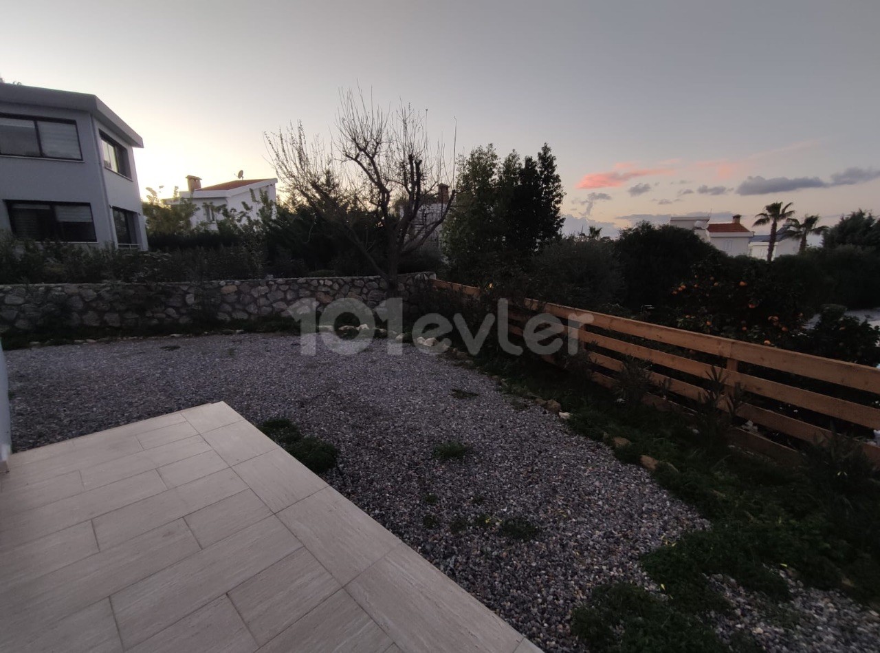 GİRNE /4+1 VILLA MIT BERG- UND MEERBLICK UND POOL IN ÇATALKÖY ** 