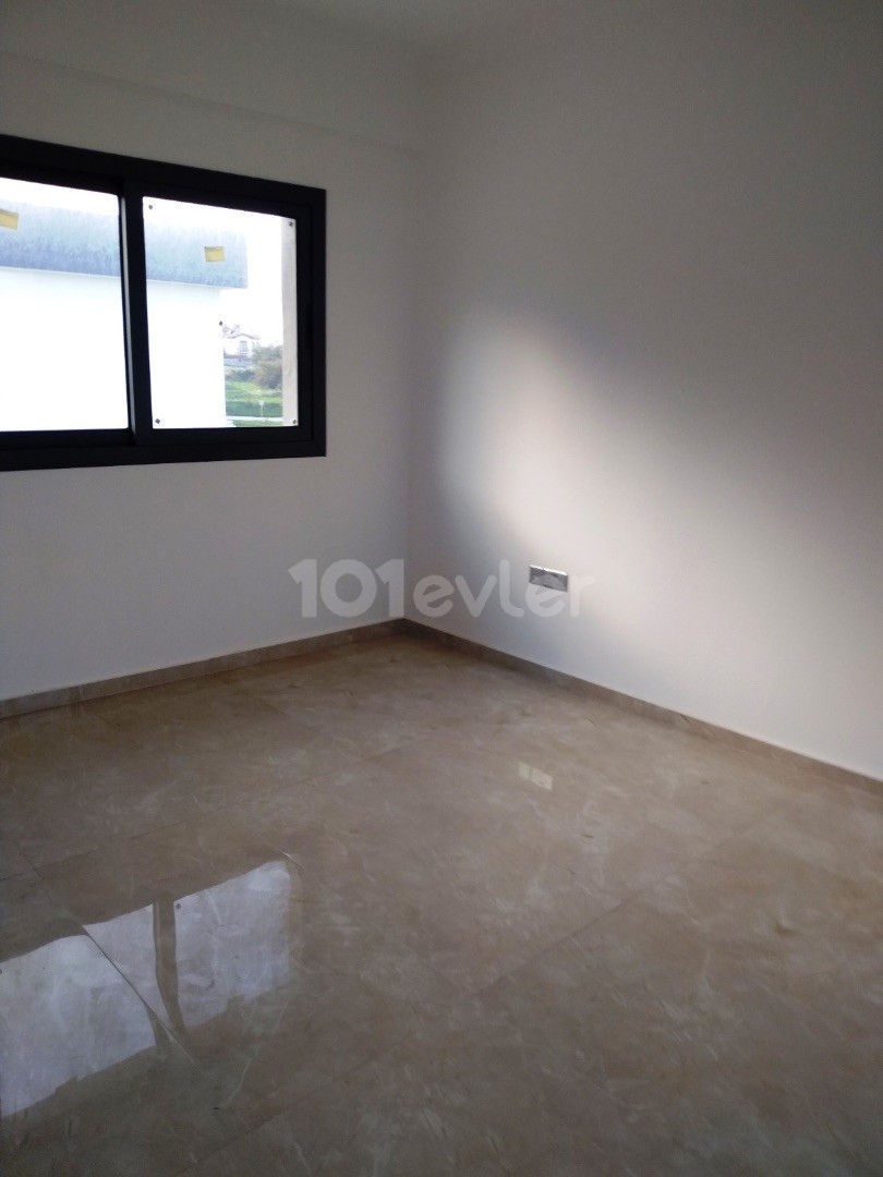 300 m2 VILLA ZU VERKAUFEN AUF 1200 m2 LAND IN ALSANCAK IN GİRNE ** 