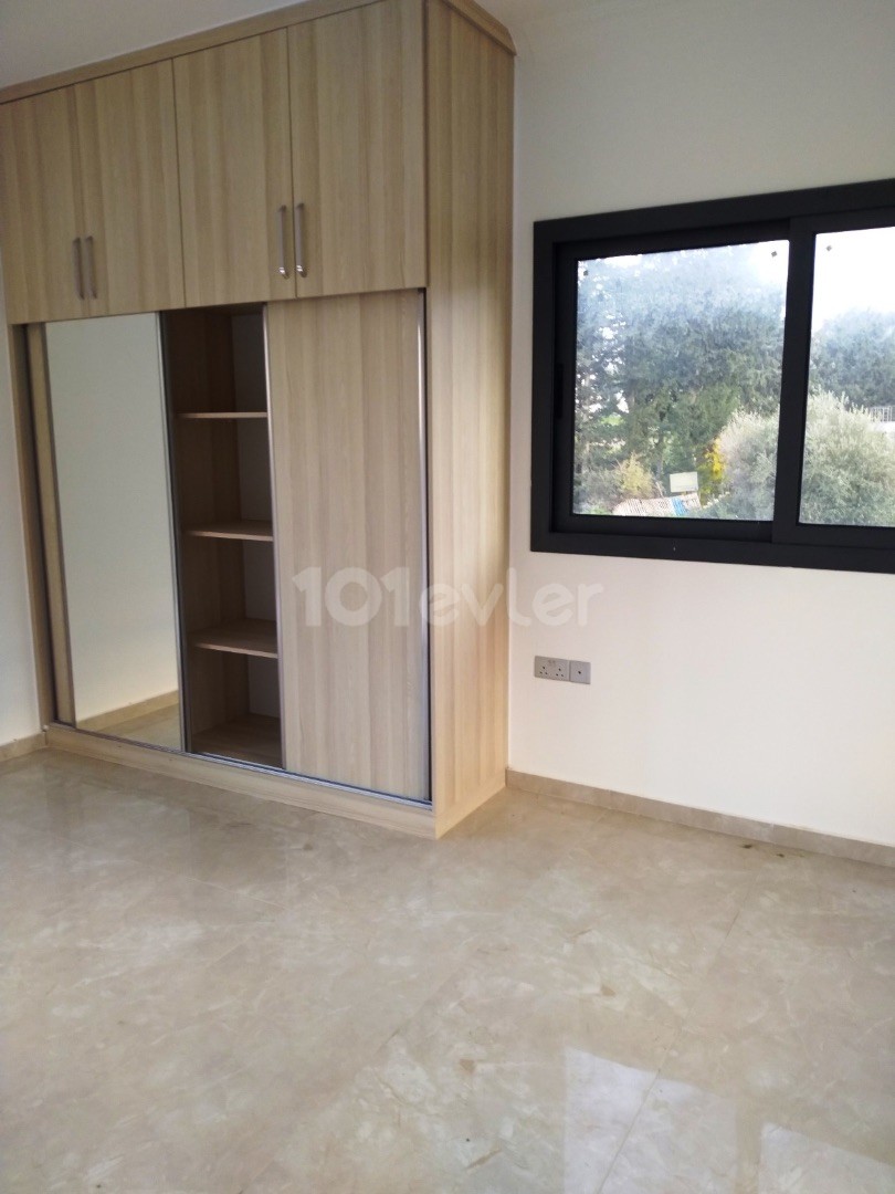 300 m2 VILLA ZU VERKAUFEN AUF 1200 m2 LAND IN ALSANCAK IN GİRNE ** 