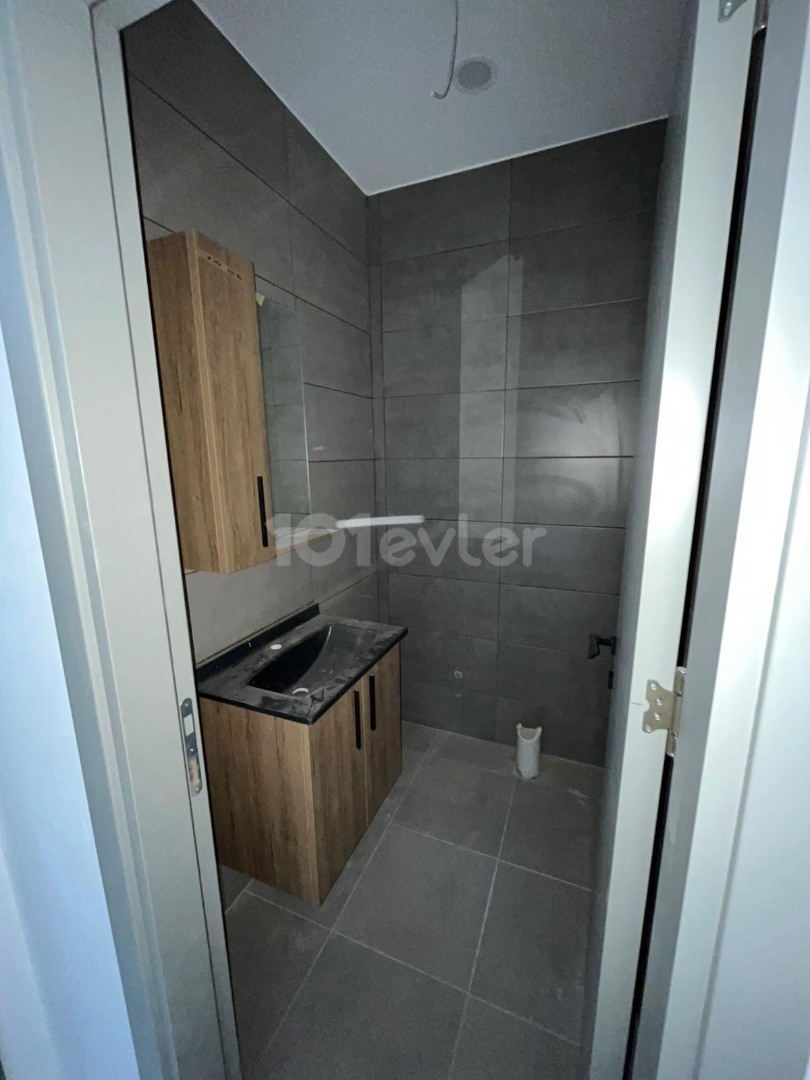 LEFKOŞA/KÜÇÜKKAYMAKLI BÖLGESİNDE 235m2 3+1 LÜKS PENTHOUSE