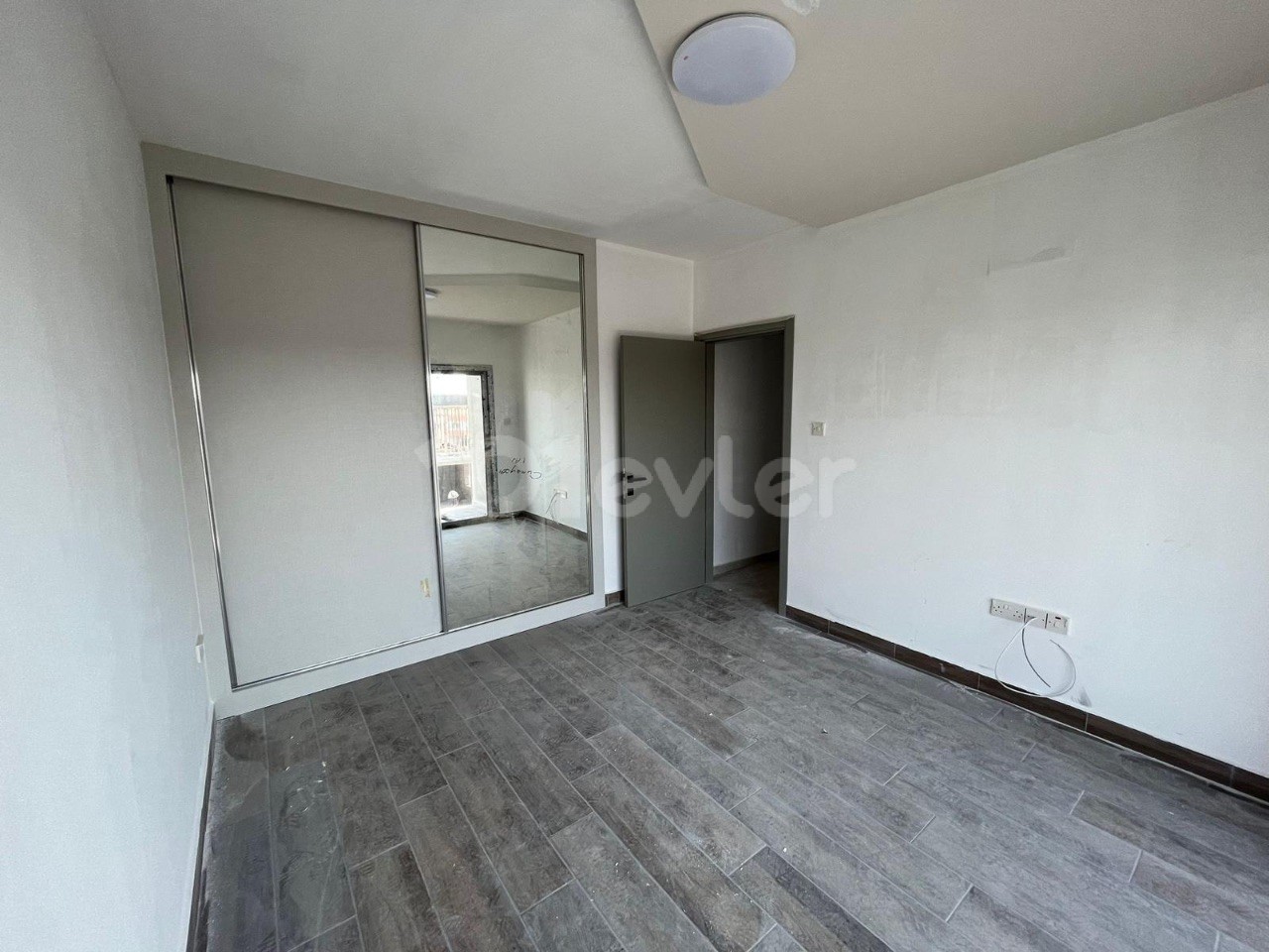 LEFKOŞA/KÜÇÜKKAYMAKLI BÖLGESİNDE 235m2 3+1 LÜKS PENTHOUSE