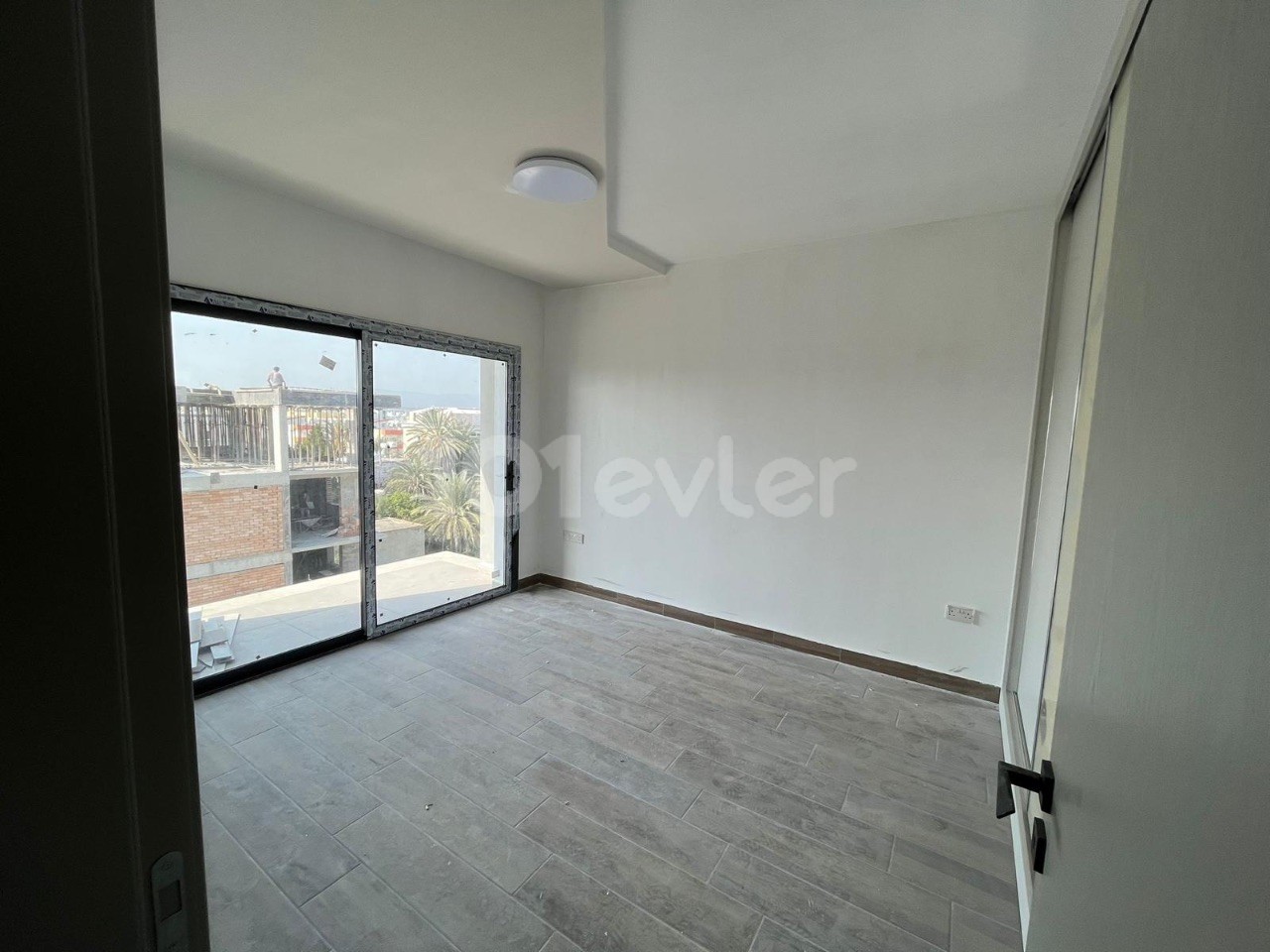 LEFKOŞA/KÜÇÜKKAYMAKLI BÖLGESİNDE 235m2 3+1 LÜKS PENTHOUSE