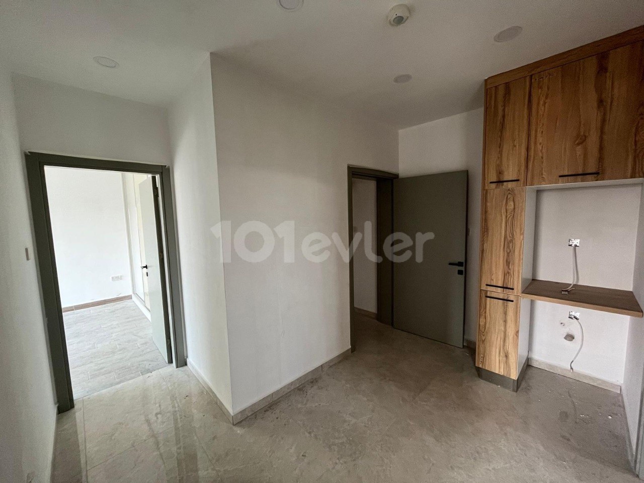 LEFKOŞA/KÜÇÜKKAYMAKLI BÖLGESİNDE 235m2 3+1 LÜKS PENTHOUSE