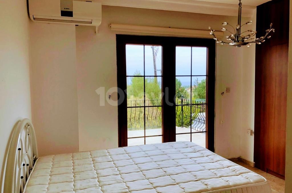 VOLL MÖBLIERTE 4+1 VILLA ZU VERKAUFEN IN DER NÄHE VON CHAMADA HOTEL IN GIRNE/ ÇATALKOY 