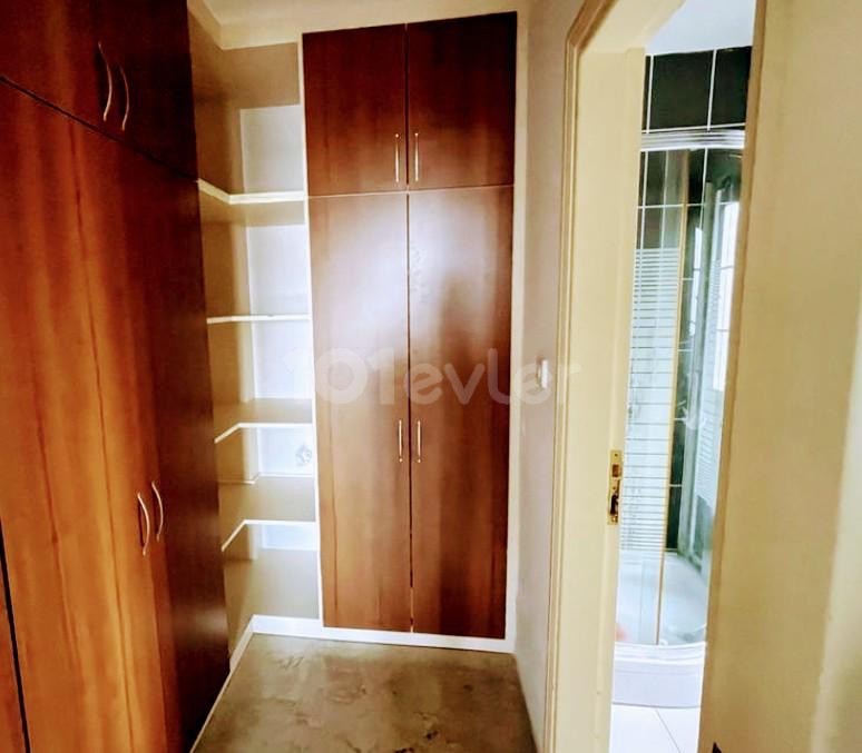 VOLL MÖBLIERTE 4+1 VILLA ZU VERKAUFEN IN DER NÄHE VON CHAMADA HOTEL IN GIRNE/ ÇATALKOY 