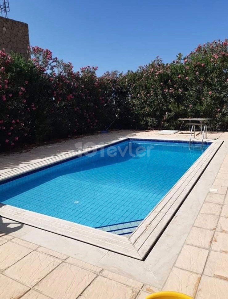 VILLA FOR SALE CLOSE TO GİRNE ELEXUS HOTEL WITH SEA VIEW POOL IN A QUIET AND PEACEFUL LOCATION 