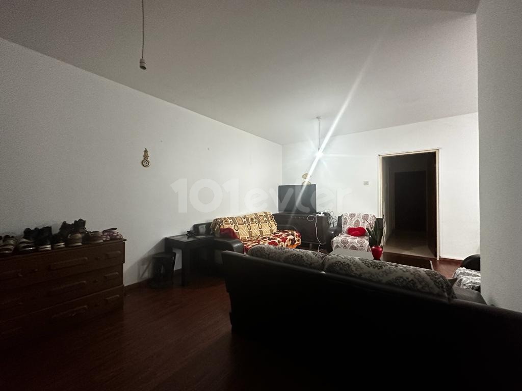 3+1 flat for sale with ground floor commercial permit in LEFKOŞA/ORTAKÖY