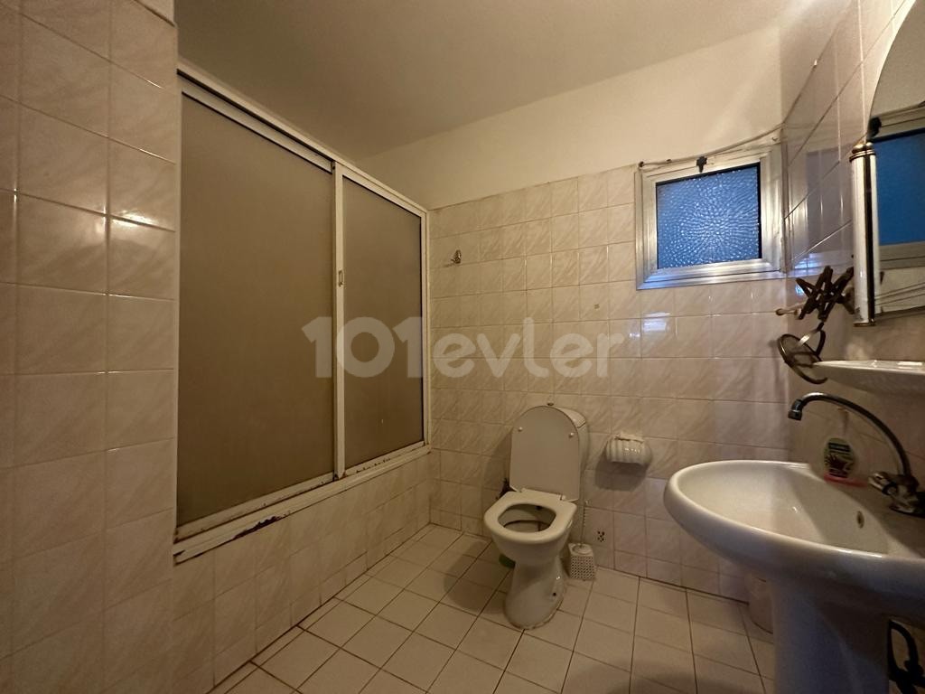 3+1 flat for sale with ground floor commercial permit in LEFKOŞA/ORTAKÖY