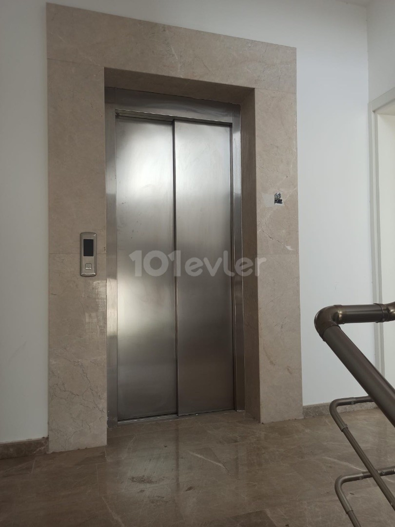 COMMERCIALIZED ENSUITE 3+1 APARTMENT ON THE MAIN STREET IN LEFKOŞA/KAYMAKLI AREA